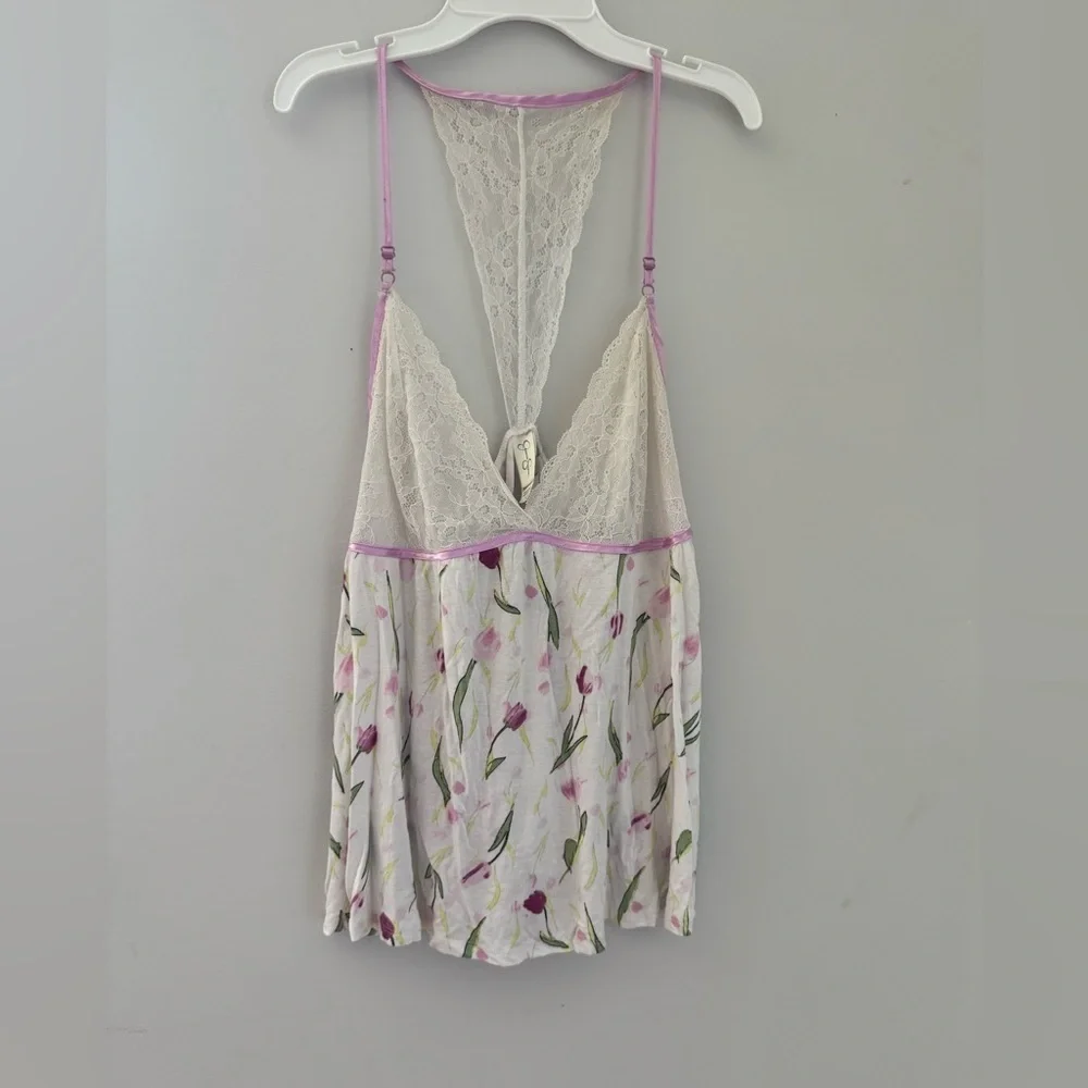 Jessica Simpson Floral Lace Trim Sleepwear top, size large